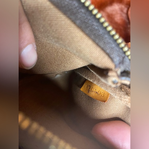 Louis Vuitton Vintage Monogram Pochette - Picture 6 of 7